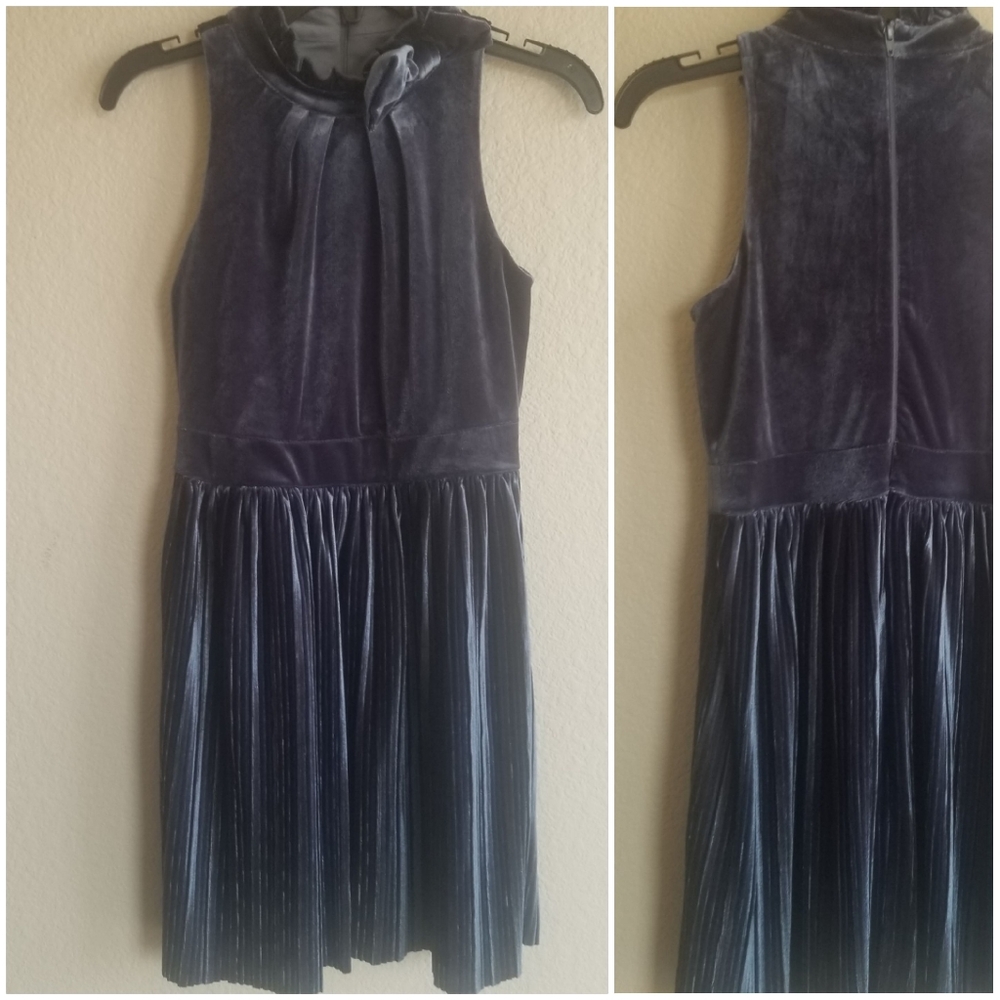 Gianni Bini girls velour blue dress